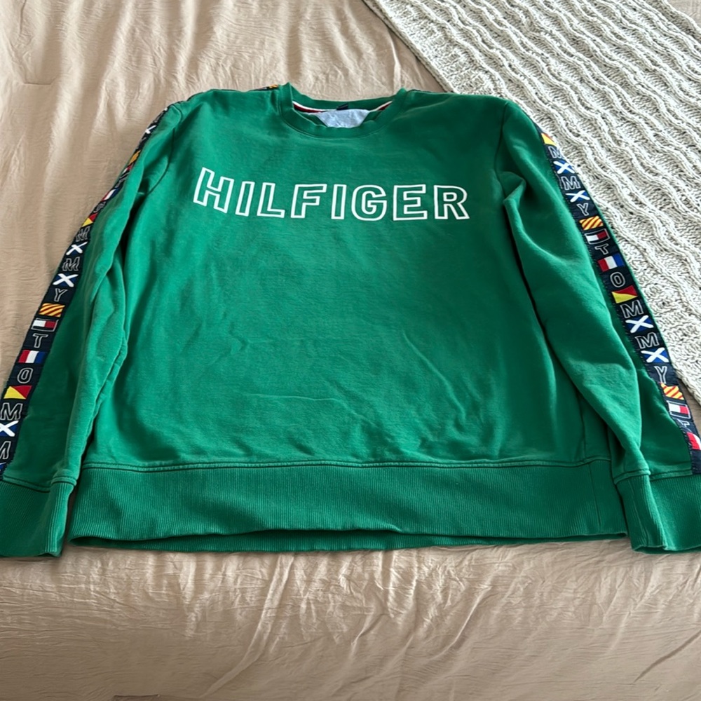 Tommy Hilfiger Sweater Men’s size XL.